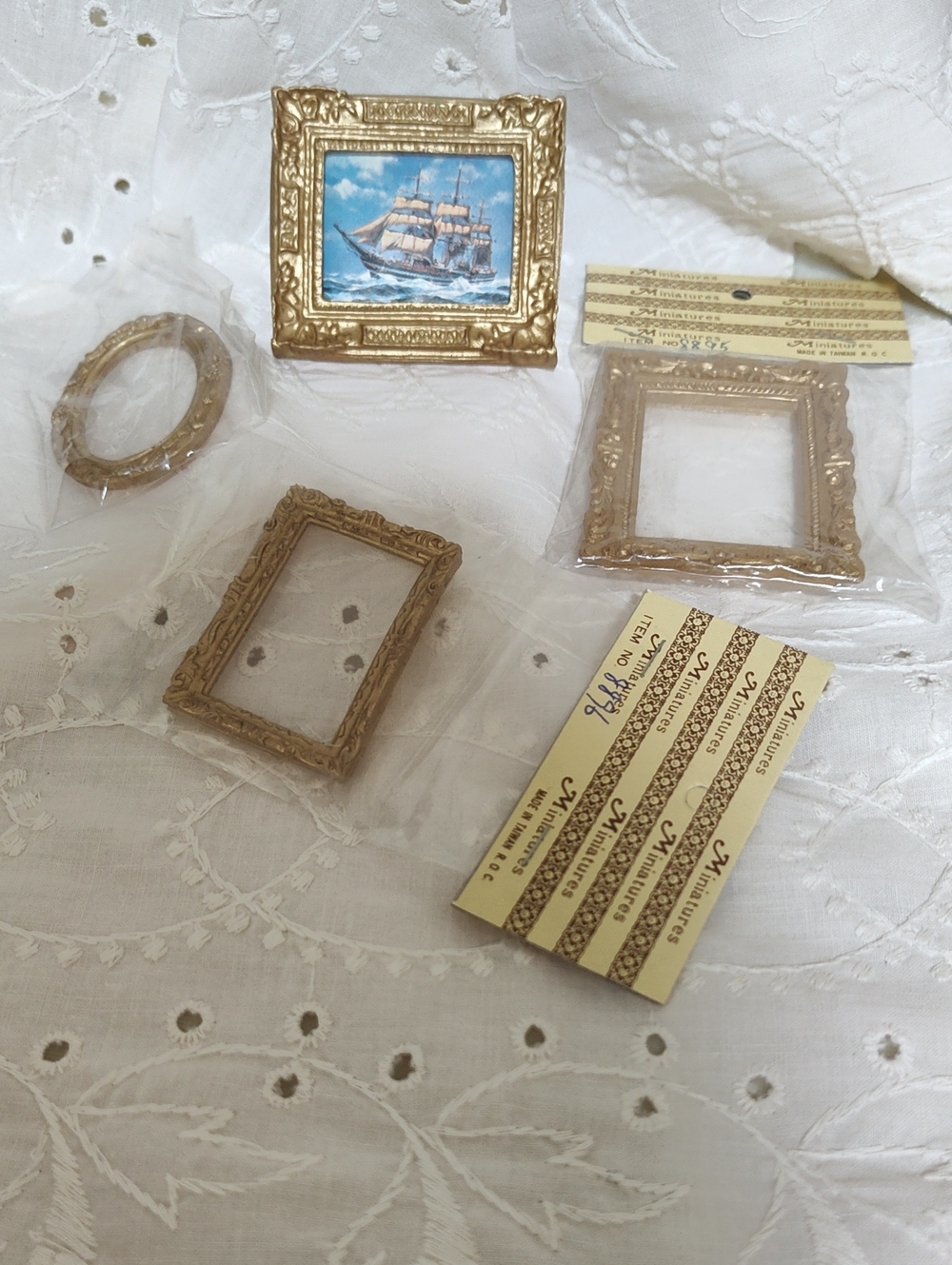 Miniature Gold Picture Frames for Dolls House - Gold
